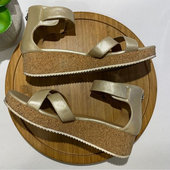 Adrienne Vittadini Cortz Gold Platform Sandal Chunky Metallic Wedge Size 10 - Picture 7 of 9